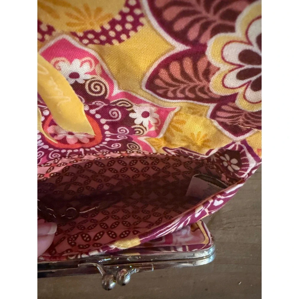 Vera Bradley Sun Valley Quilted Cotton Trifold Wallet Kisslock ID Window Floral - Picture 4 of 4